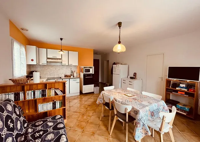 Сasa de vacaciones Maison Du Plantin Jardin & Calme *